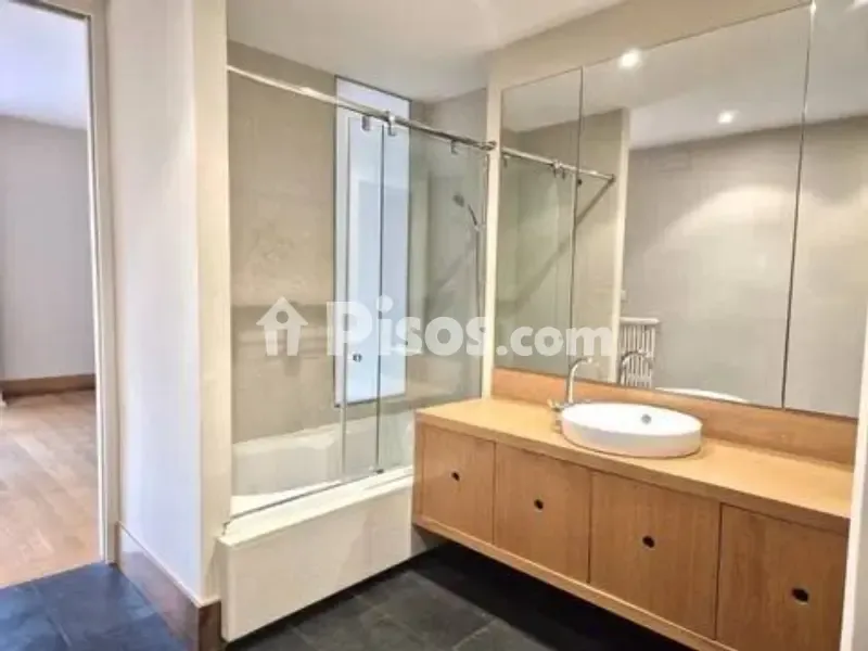 Vannitoad - Luxury Flat with Park Views in Indautxu