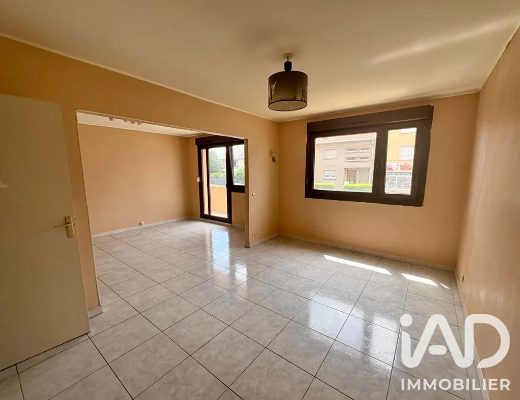 Pièces - Appartement avec Balcon et Garage à Florange