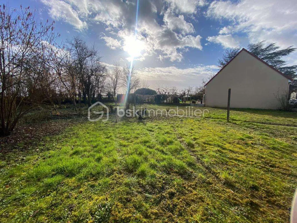 Aed - Buildable Plot with South Exposure in Thivars