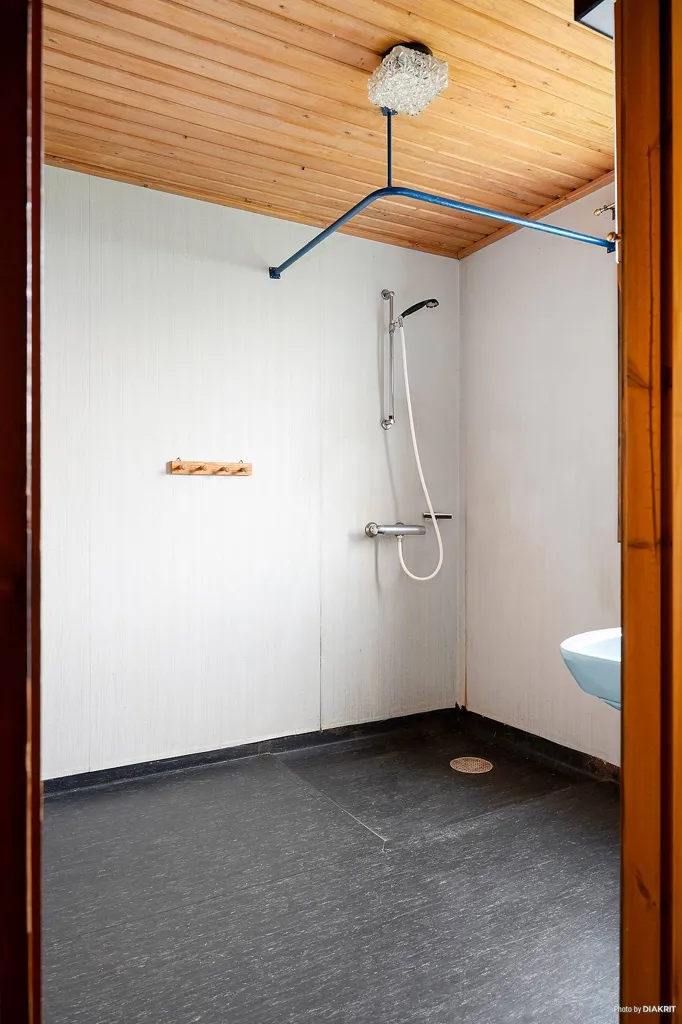 Salles de bain - Two-Storey Villa with Garden in Central Location