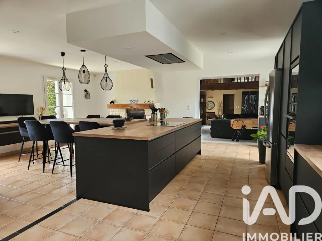 Cuisine - Maison Familiale avec Piscine à Ars