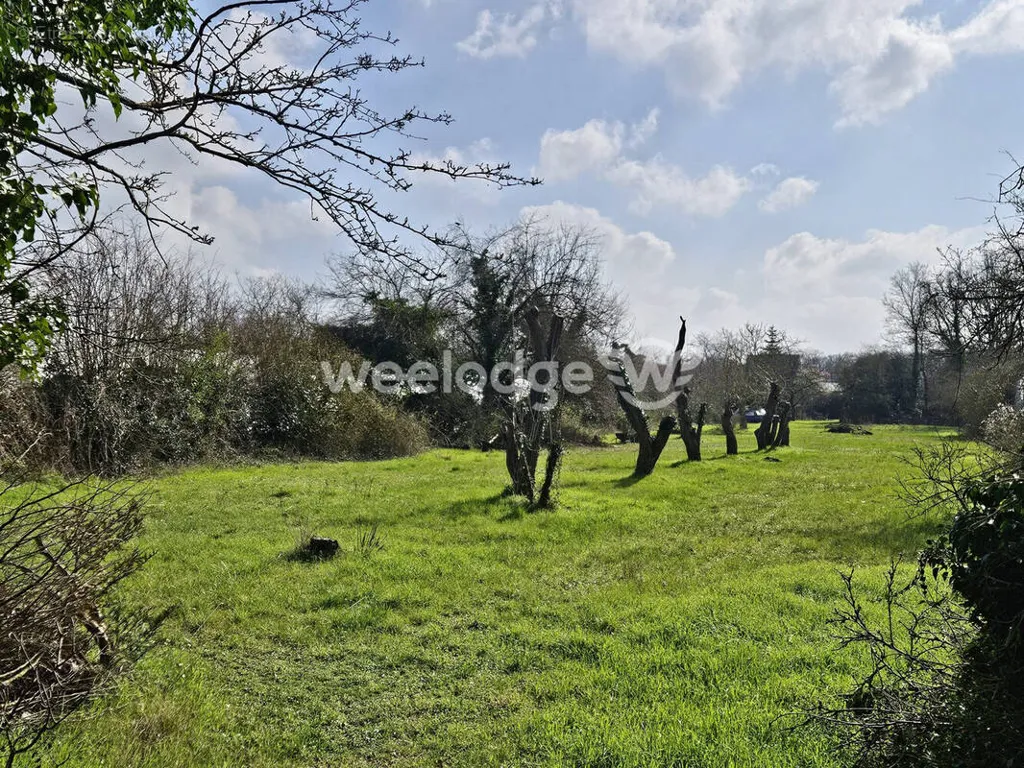 Aed - Buildable Plot with Railway Access in Neuville-Sur-Oise