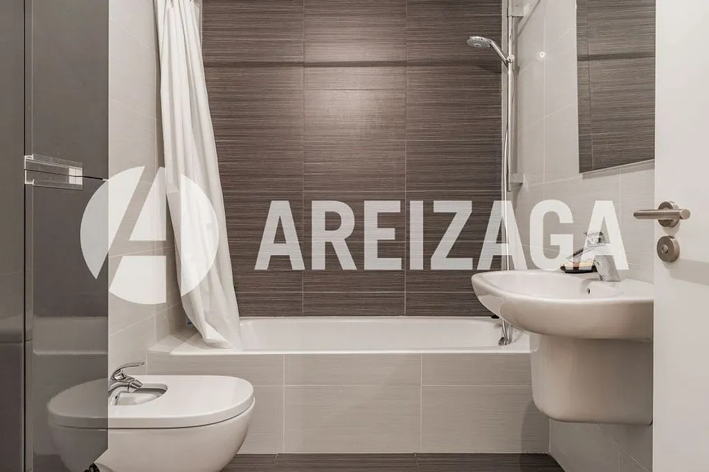 Bathrooms - Modern Flat with South Orientation in San Sebastián