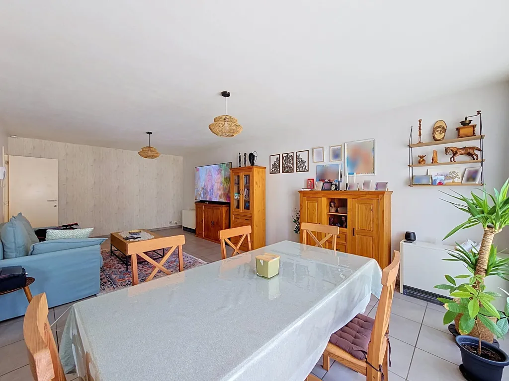 Sala da pranzo - 2-Bed Apartment with Terrace in Silly