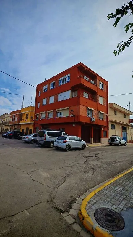Exterior - Apartment with Balcony in Canals