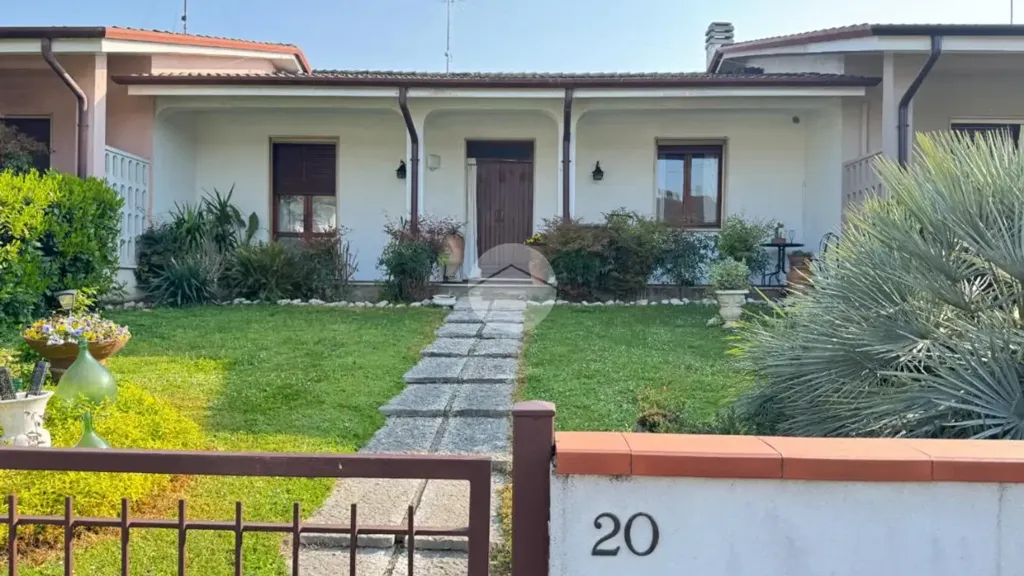 Exterior - Terraced Villa with Garden in Marcaria