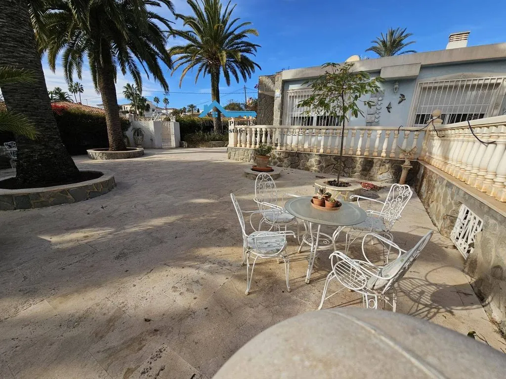 Terrass - Luxury Villa with Pool in Colonia Escandinavia