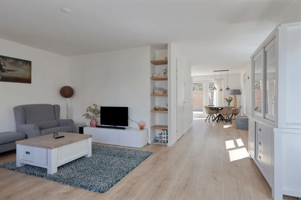 Elutuba - Spacious Villa with Solar Panels in Woubrugge