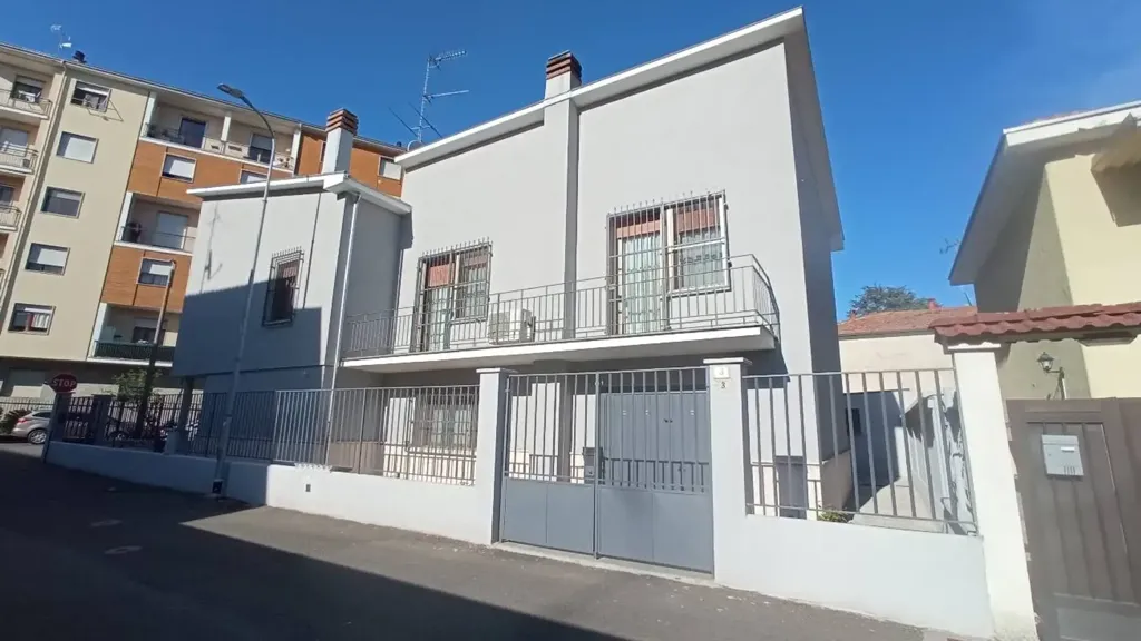 Välivaade - Villa with Garden in Central Mortara