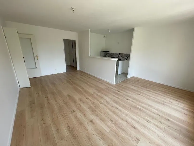 Séjour - Appartement 3 Pièces avec Balcon à Meaux