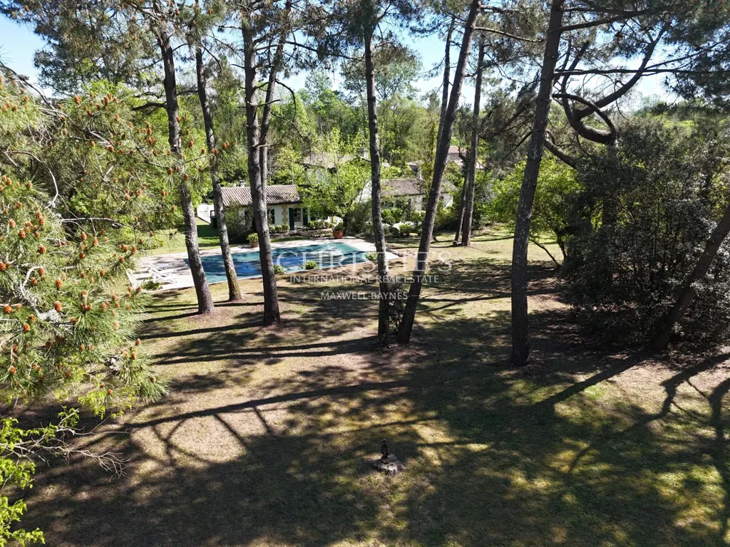 Vue aérienne - Villa Familiale avec Piscine près de Royan