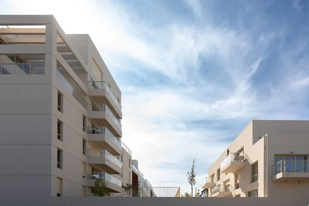 Exterior - New 4-Bed Apartment with Balcony in Moulin du Comte