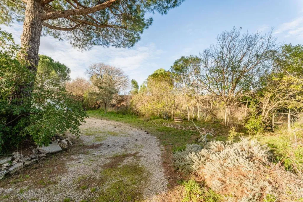 Aed - Buildable Plot with Garden View in Paulhan