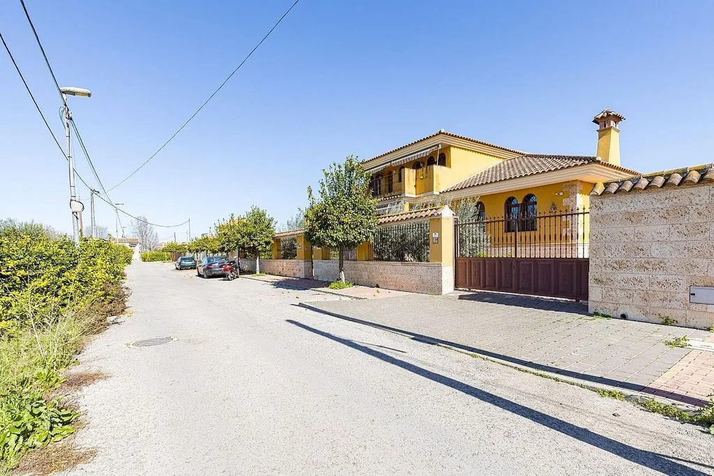 Exterior - Chalet with Andalusian Patio in Barriomar