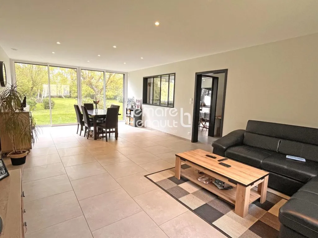 Elutuba - Contemporary House with Riverfront in 3500 m² Park