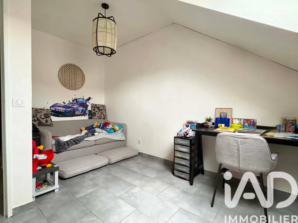 Magamistoad - 3-Bedroom Apartment with Garden Access in Forbach