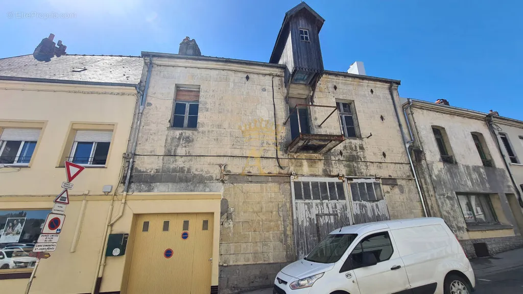 Extérieur - Silo à Rénover avec Volumes Industriels à Montreuil-sur-Mer