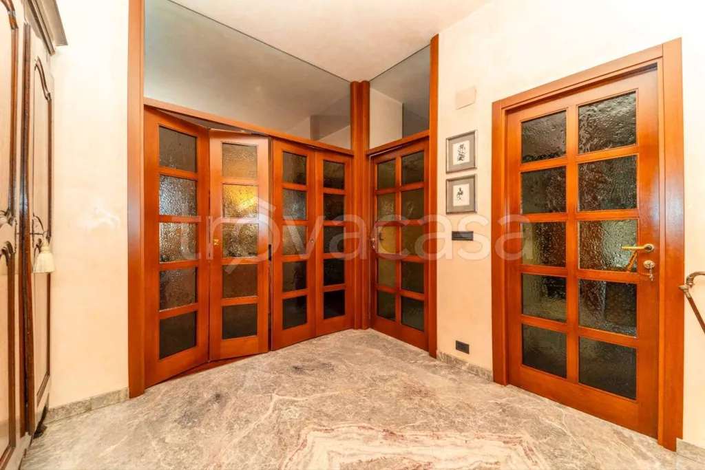 hallway_entrance