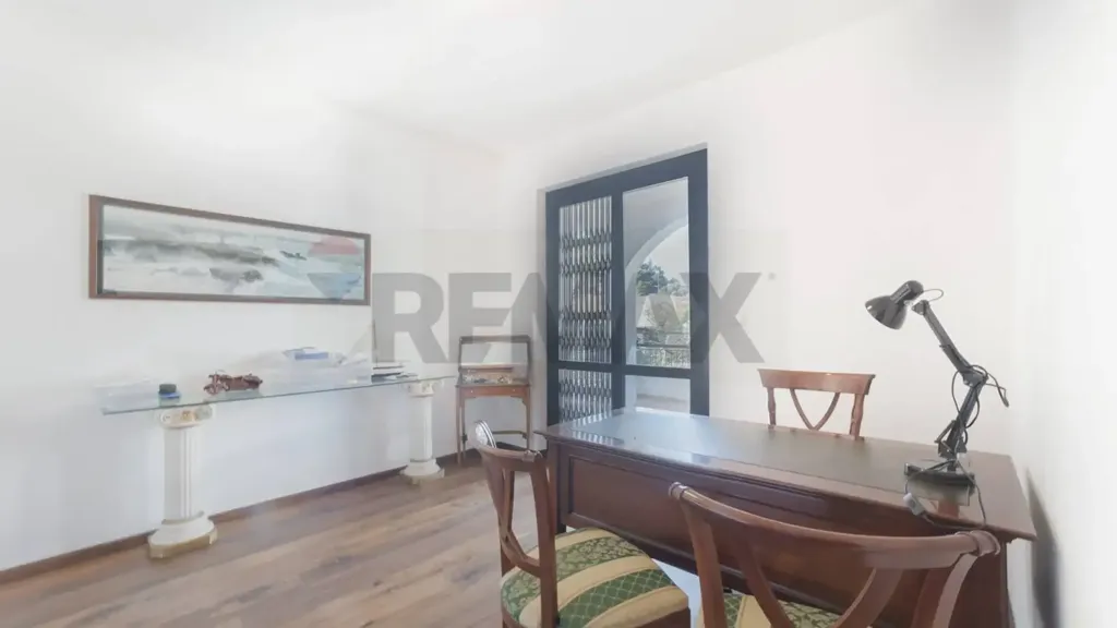 Bureau - Panoramic Apartment with Sea View in Montesilvano