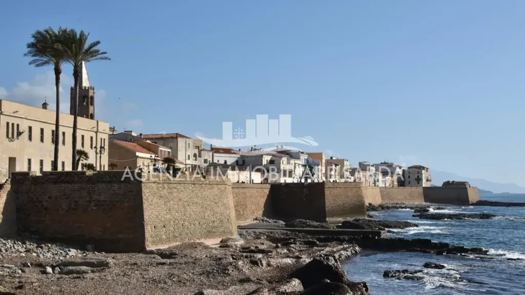 Villa with Seafront Potential in Alghero