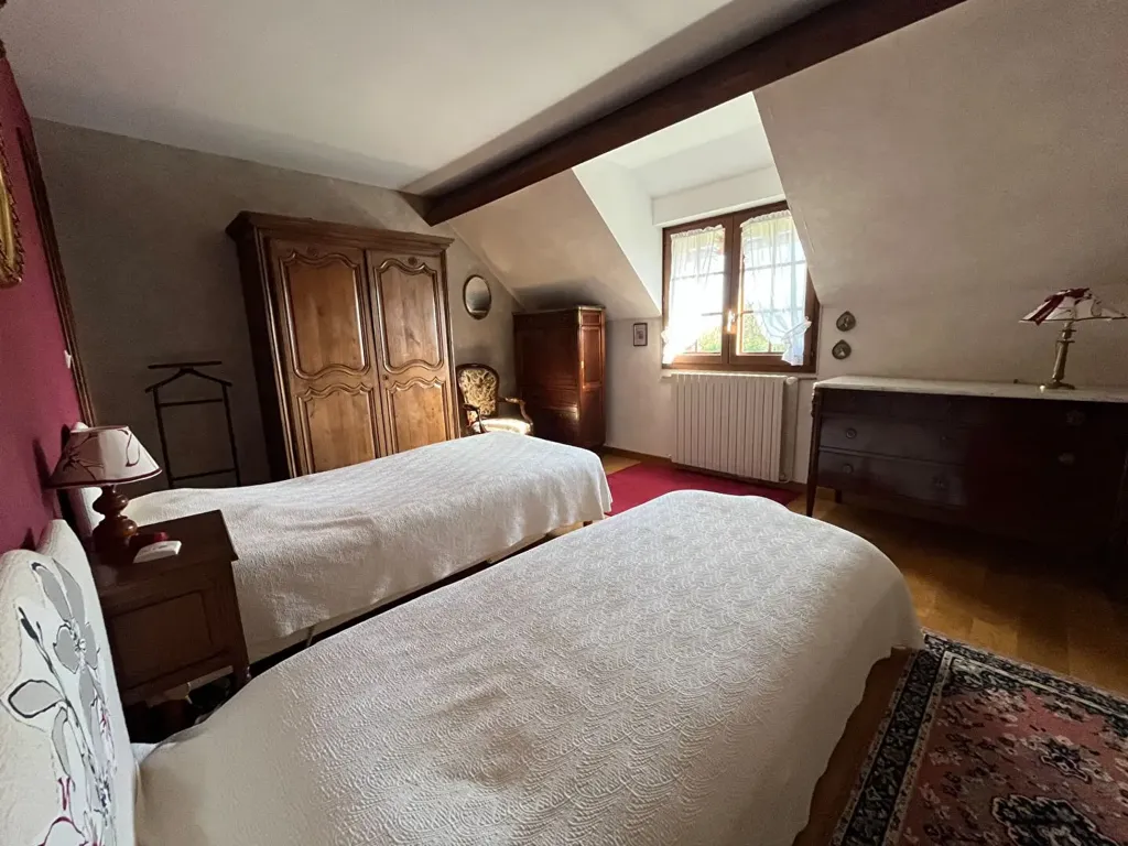 Magamistoad - Character House with Pool in Les Mesnuls