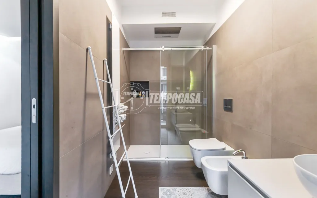 Salles de bain - Bright Apartment with Balcony in Milan