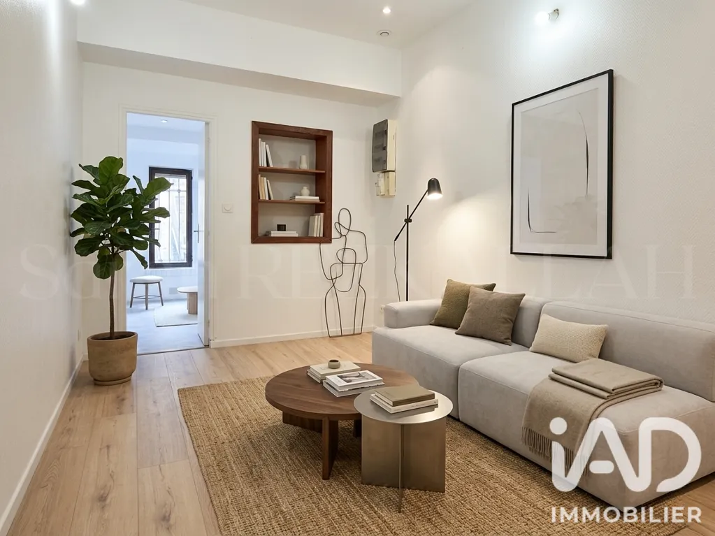 Living Room - Renovated 3-Bed Flat near Bondy Station