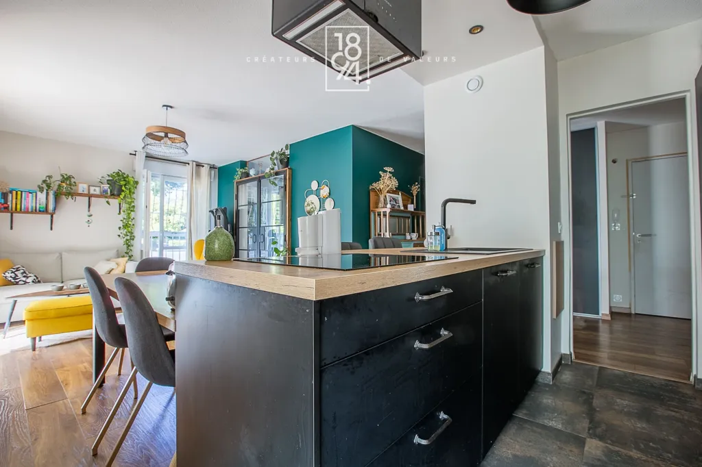 Köök - Refurbished 3-Bed Flat with Balcony in Château Saint-Cyr
