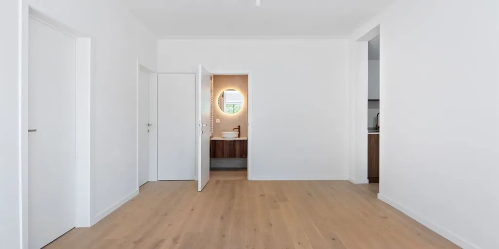 Entrée - Appartement Rénové avec Garage à Lier