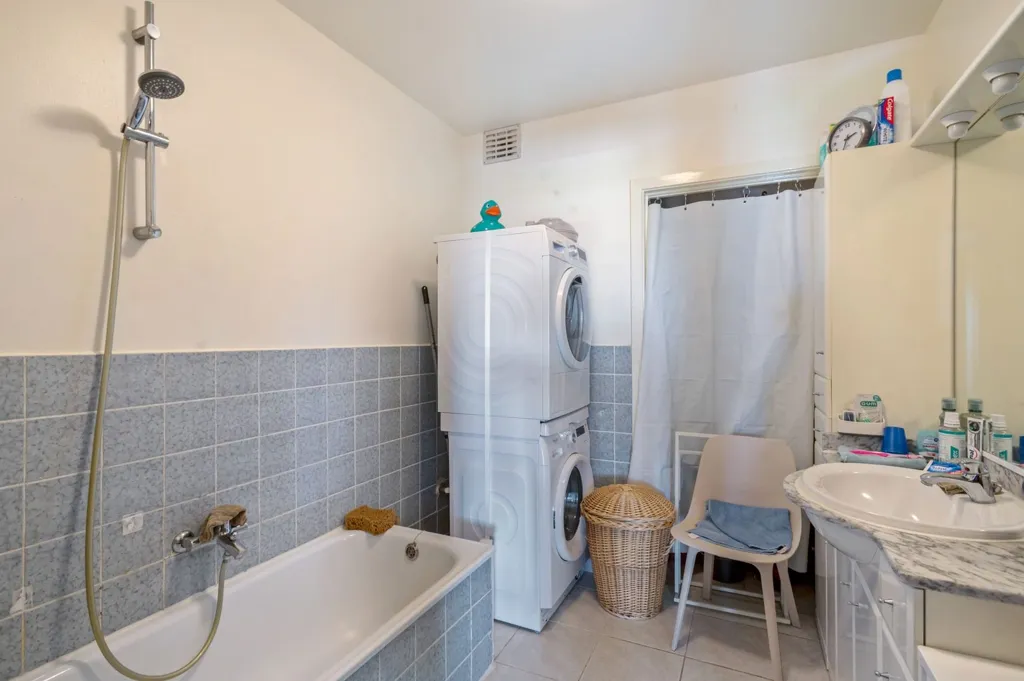 Salles de bain - Key-Ready Apartment with Terrace in Edegem