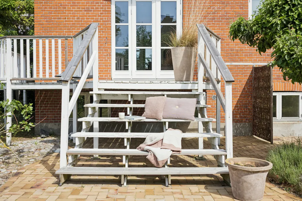 Pièces - Classical Villa with Architect-Designed Garden in Odense