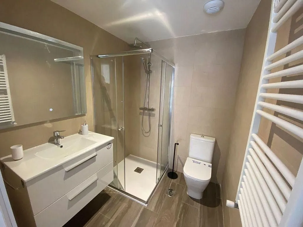 Salles de bain - Modern Flat with Balcony in Campo Street