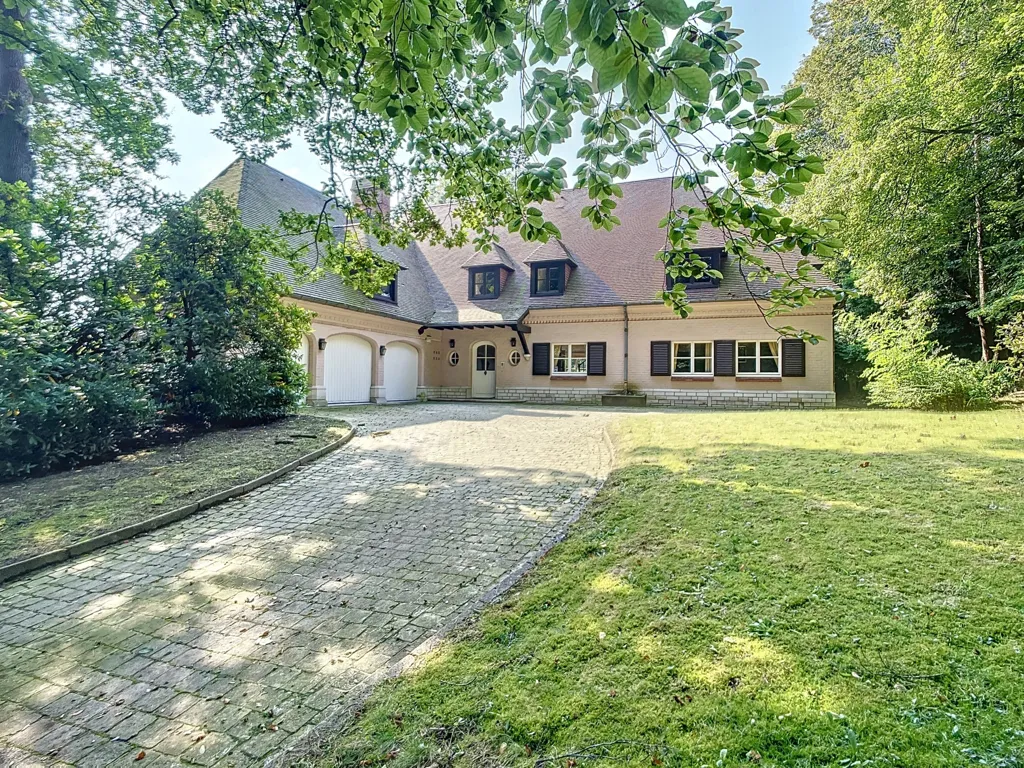 Extérieur - Villa Charmante avec Piscine à Kraainem