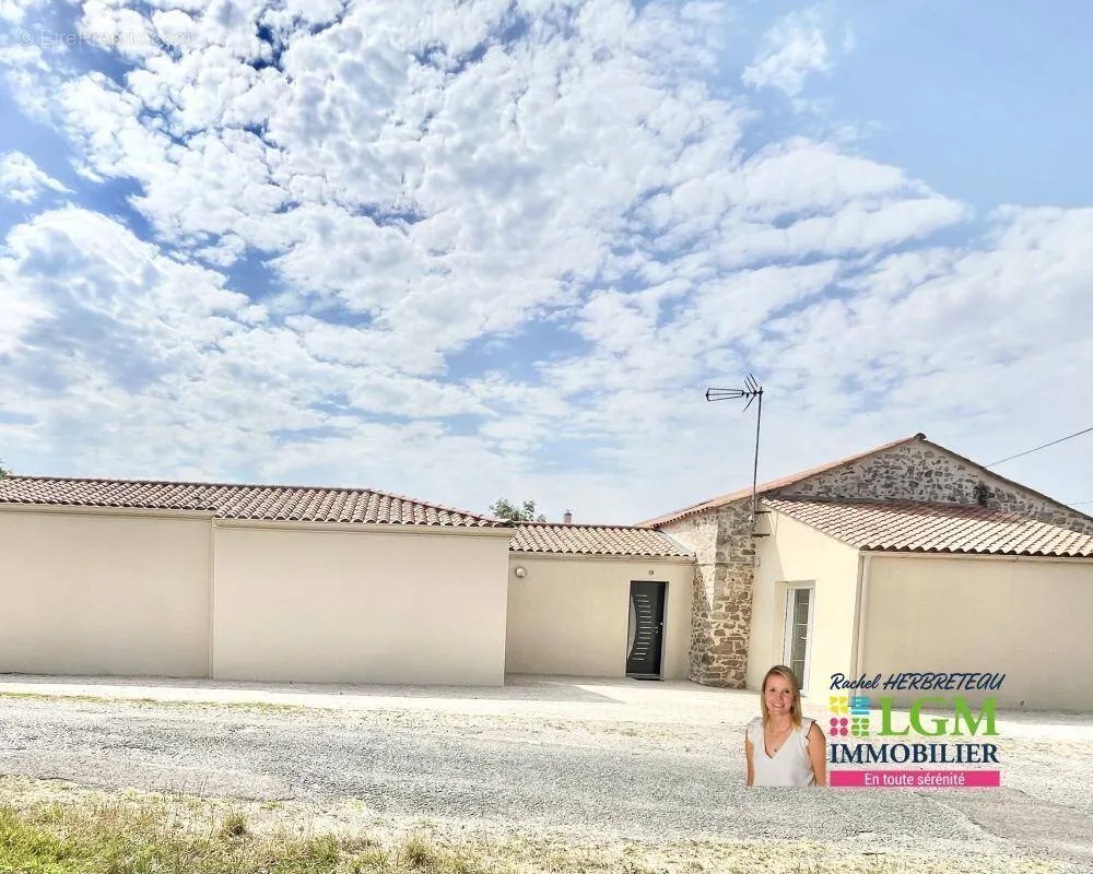 Maison de Charme avec Piscine à Aubigny-Les Clouzeaux