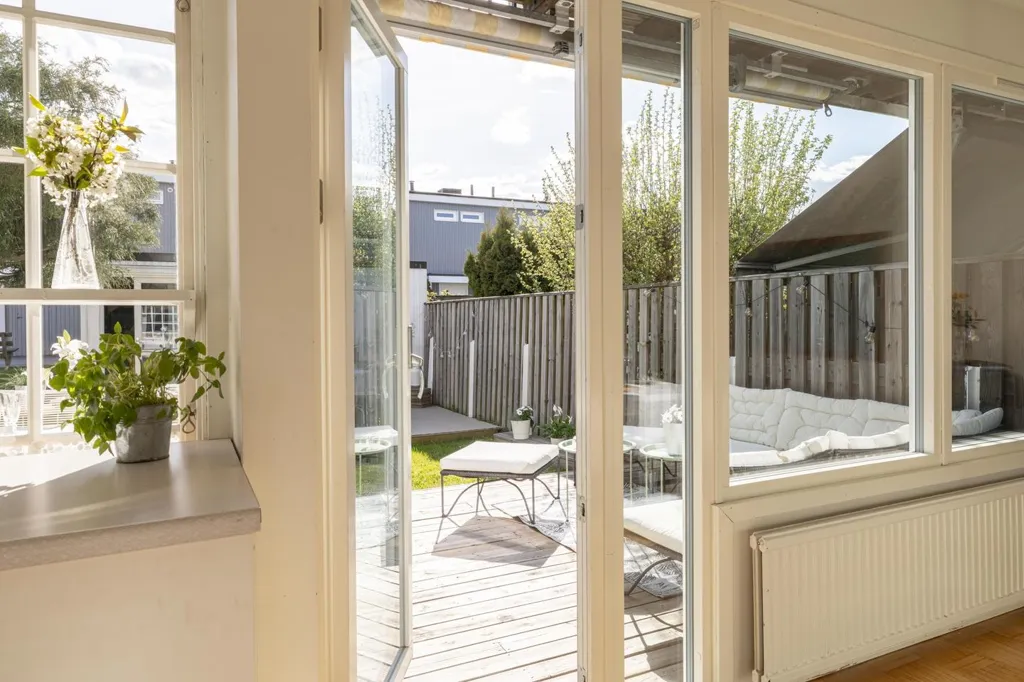 Terrass - Detached House with Garden in Mariebo