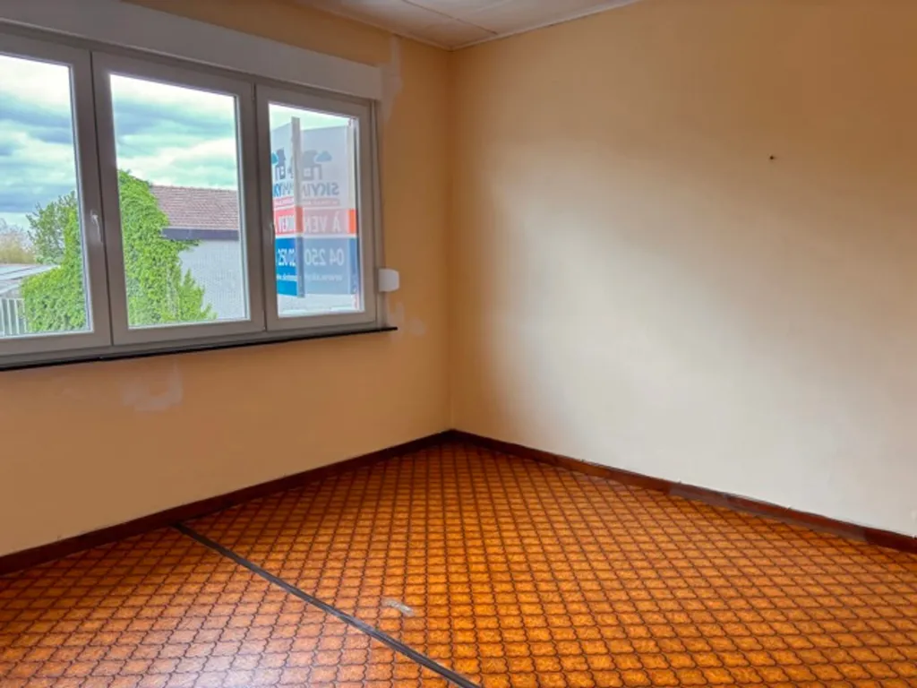 Pièces - Maison à Rafraîchir avec Grand Garage à Hognoul