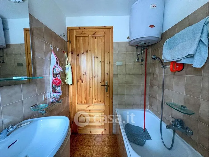 Salles de bain - Mountain View Apartment with Private Garage in Campodolcino