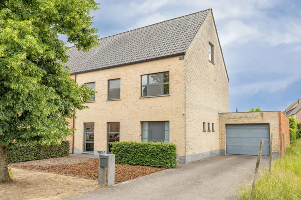 Esterno - Rustic House with Terrace in Zoersel