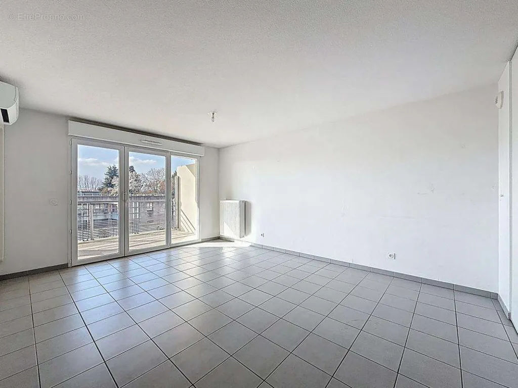 Pièces - Appartement T3 avec Terrasse et Ascenseur à Avignon