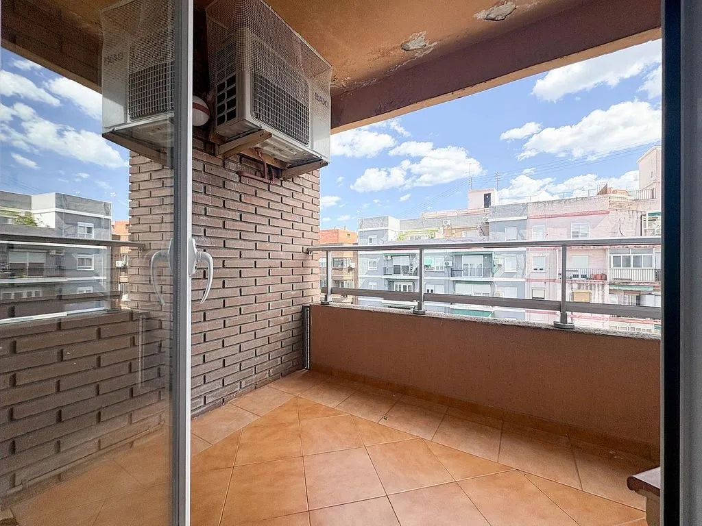 Rõdu - Apartment with Balcony and Rooftop Access in Ruzafa