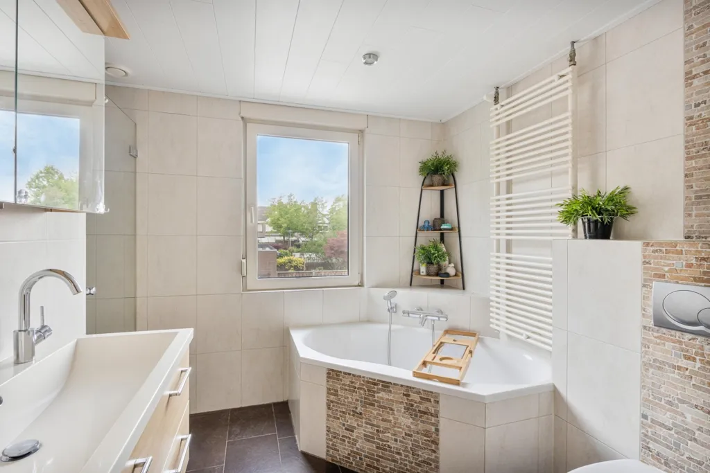 Salles de bain - Spacious Semi-detached House with Garden in Blerick