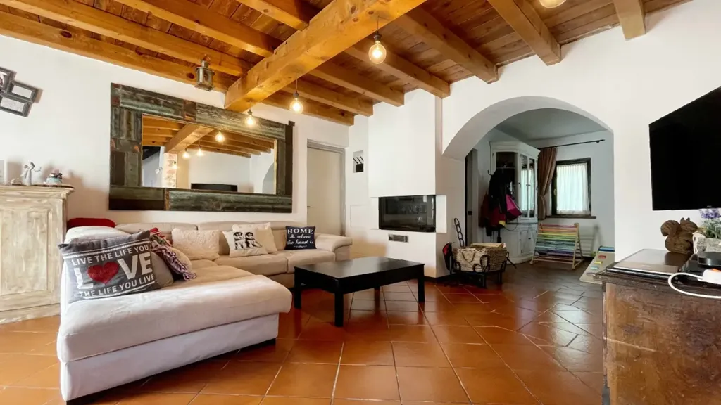 Villa with Equestrian Centre in Ameno