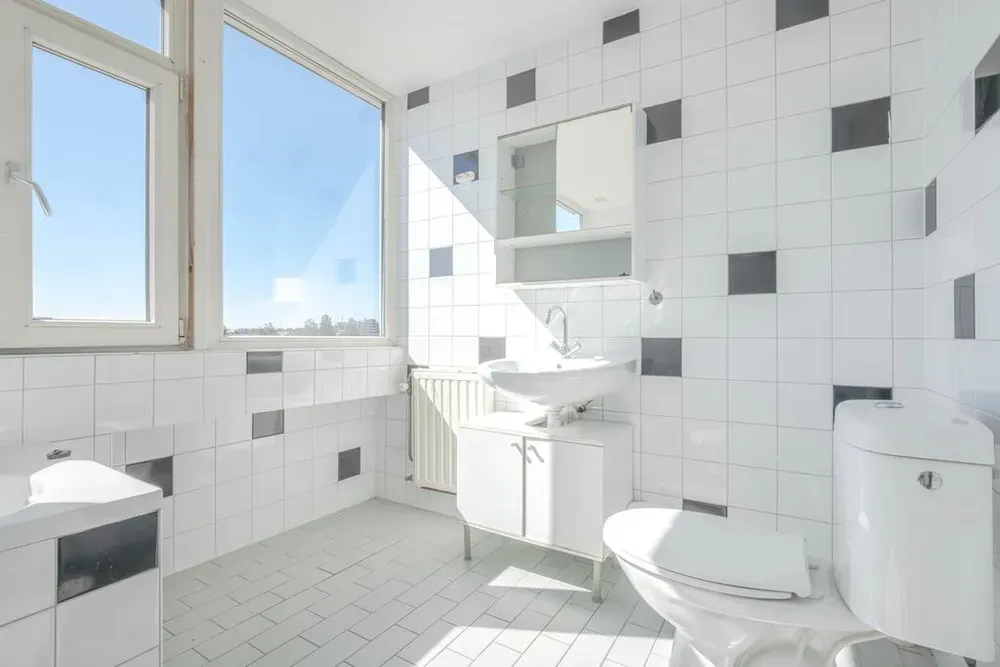 Salles de bain - Characterful Maisonette with Balcony in Rotterdam