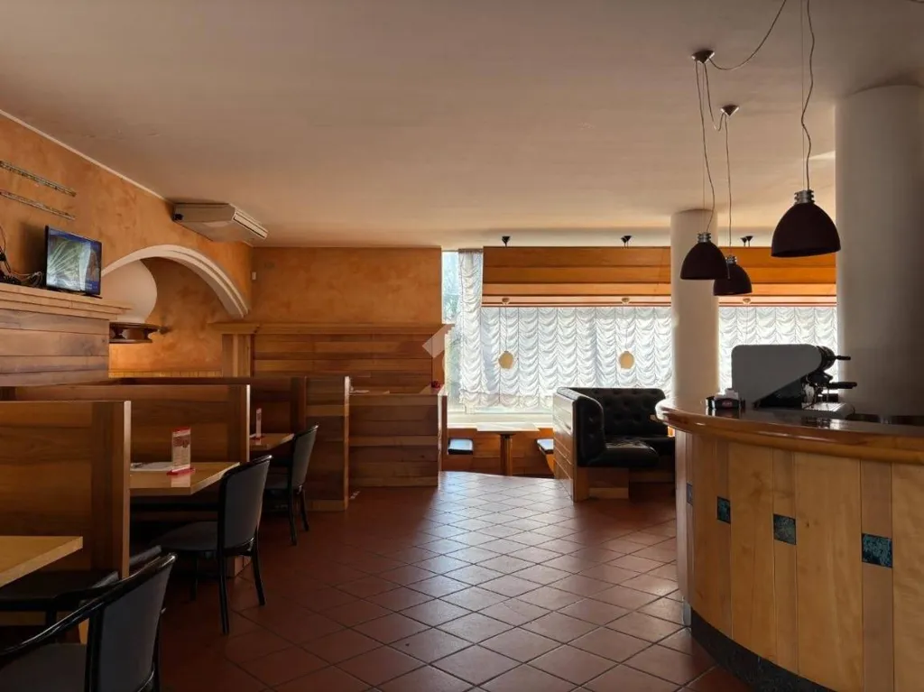 Salle à manger - Commercial Complex with Restaurant in Artegna