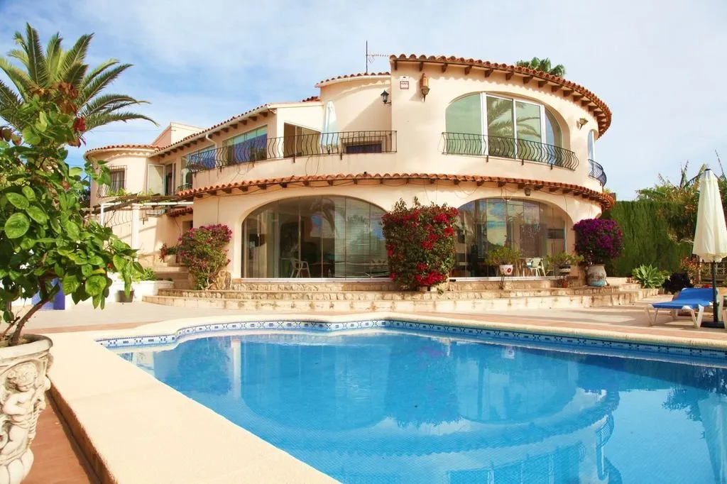 Piscine - Mediterranean Villa with Pool in Calpe