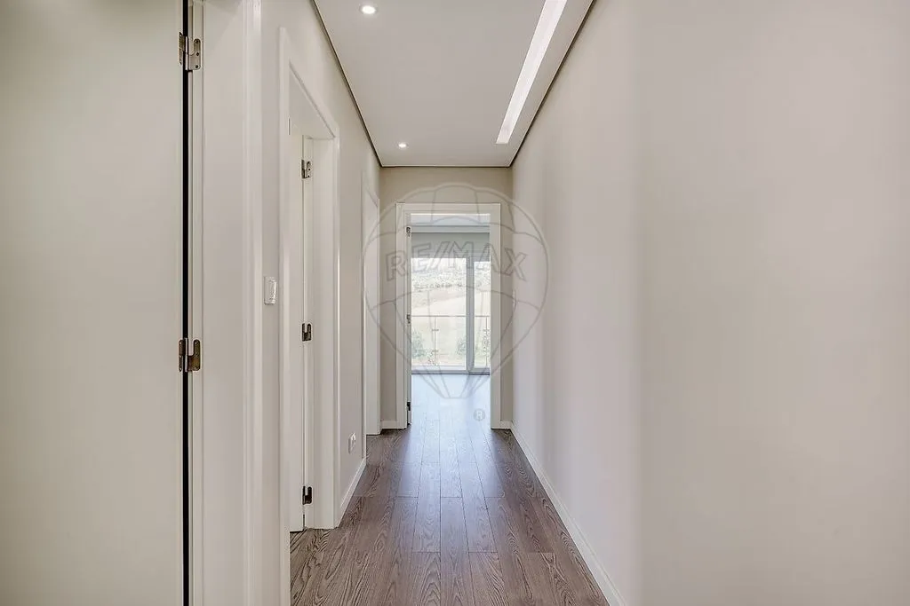 Entrée - Luxury Apartment with Panoramic Balcony in Odivelas