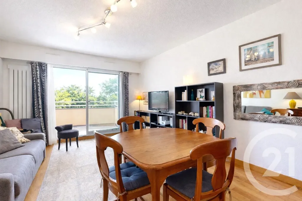 Living Room - T2 Flat with Balcony in Biarritz