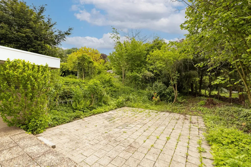 Aed - Characterful Detached House with Garden in Geulle