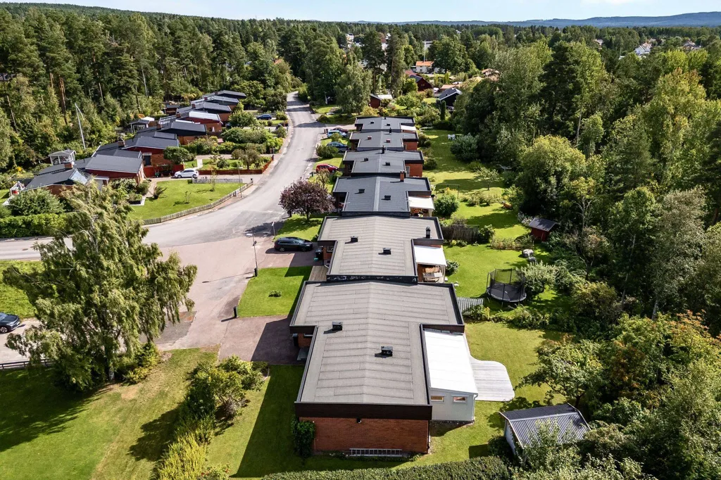 Õhuvaade - Modernised Bungalow with Garden in Falun