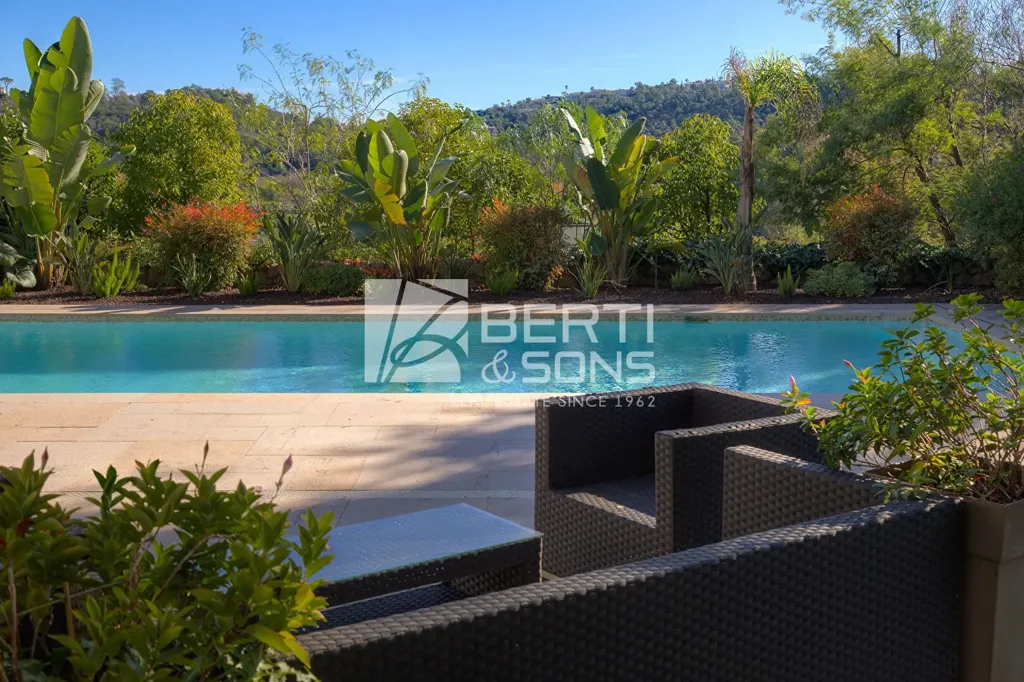 Piscine - Villa en Pierre Rénovée avec Piscine à Mandelieu